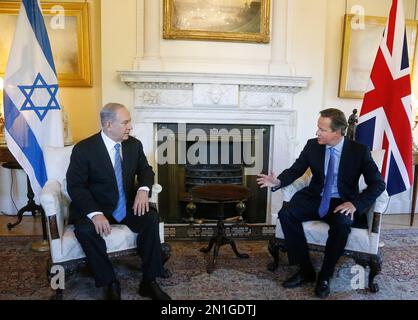 British Prime Minister David Cameron, right, his Israeli counterpart Benjamin Netanyahu have bilateral talks at Downing Street in London, Thursday, Sept. 10, 2015. (AP Photo/Frank Augstein, Pool)