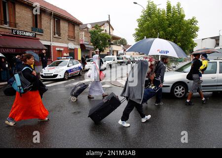 Roma Gypsies camp out on London's Park Lane near Marble Arch, on one of ...