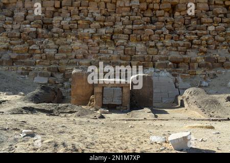 The mortuary funerary temple or sanctuary, causeway and the valley temple of The Bent Pyramid of king Sneferu, A unique example of early pyramid devel Stock Photo