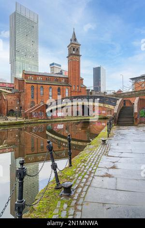Looking along the tow path on the Rochdale Canal towards the Beetham Tower Stock Photo