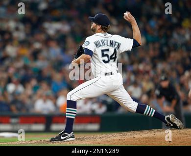 Chicago White Sox pitcher Tom Seaver pitches during action Monday