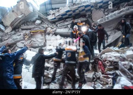 Idlib, Syria. 06th Feb, 2023. Rescue men evacuate a victim pulled out of the rubble following an earthquake in northwestern Syrian Idlib in the rebel-held part of Idlib province, on February 6, 2023. - Hundreds have been reportedly killed in Turkey and Syria after a 7.8-magnitude earthquake that originated in Turkey and was felt across Middle East countries. Photo by Syria Civil Defense/UPI Credit: UPI/Alamy Live News Stock Photo