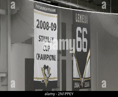 Penguins store retired numbers