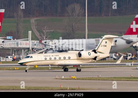 Zurich, Switzerland, January 20,2023 Pakistan Air Force Gulfstream G450 aircraft is taxiing to its position Stock Photo