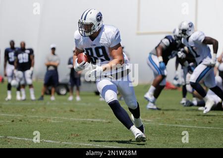 November 19, 2015: Tennessee Titans tight end Phillip Supernaw #89 warms up  before the game between