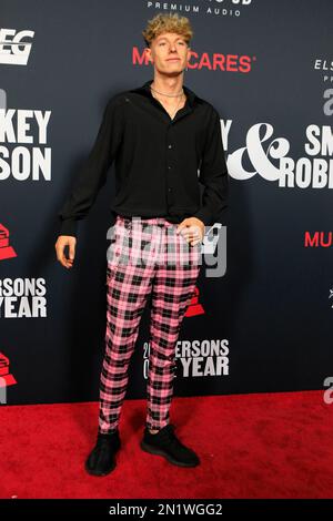 LOS ANGELES - DEC 3: Mackenzie Sol at the 2023 MusiCares Persons of the