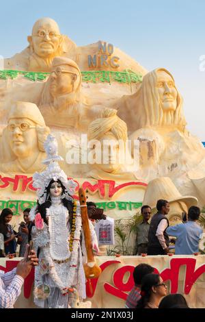 Kolkata, West Bengal, India - 2nd February 2020 : Jaago Bangla,means Rise of Bengal,staues of famous leaders of India and Goddess Saraswati at Kolkata Stock Photo