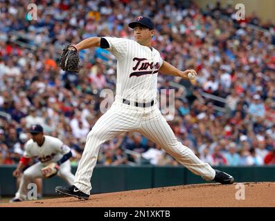 Torii Hunter takes a punch from the Target Field wall – Twin Cities