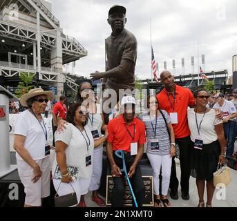 Indians to unveil Larry Doby statue, broke AL color barrier