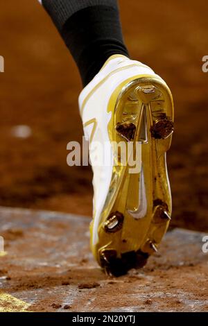 Pittsburgh Pirates' Andrew McCutchen wears a 1979 throwback uniform while  batting in the baseball game against the Cincinnati Reds in Pittsburgh,  Saturday, Aug. 22, 2009. (AP Photo/Keith Srakocic Stock Photo - Alamy