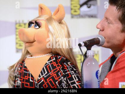 Miss Piggy, your life hero, DGAF about the cancellation of The Muppets -  HelloGigglesHelloGiggles