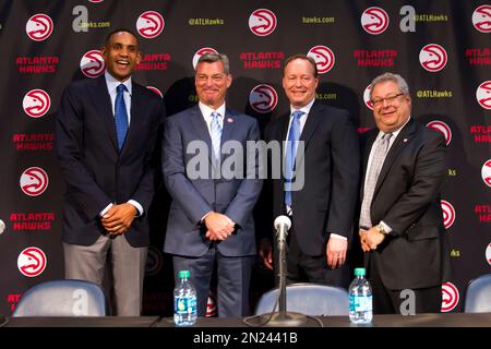 https://l450v.alamy.com/450v/2n2441b/atlanta-hawks-new-owners-from-left-grant-hill-and-tony-ressler-coach-mike-budenholzer-and-ceo-steve-koonin-pose-during-a-news-conference-to-announce-the-sale-of-the-nba-basketball-team-to-an-ownership-group-led-by-ressler-thursday-june-25-2015-in-atlanta-ap-phototodd-kirkland-2n2441b.jpg