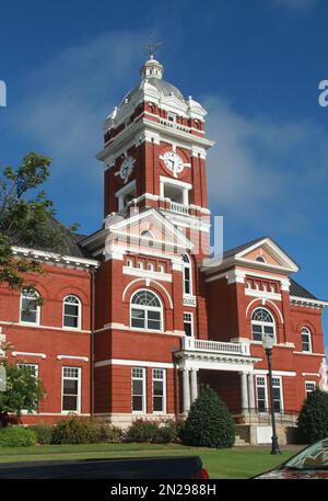 Forsyth, GA, USA. Exterior view of Monroe County's courthouse (b. 1896). Stock Photo