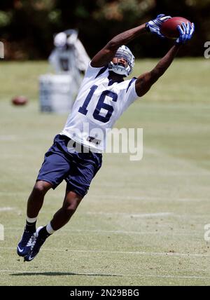 Arlington, Texas, USA. 14th Oct, 2018. Dallas Cowboys wide receiver Michael  Gallup (13) makes a catch with Jacksonville Jaguars cornerback A.J. Bouye  (21) trying to break it up during the first half