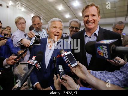 New England Patriots owner Robert Kraft (L), Denver Broncos owner Pat Bowlen  (C), and NFL commissioner Roger Goodell talk during team warm ups at Sports  Authority Field at Mile High on December