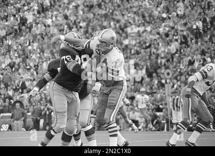 Quarterback Craig Morton (14) of the Dallas Cowboys poses for his headshot  during training camp at Cal Lutheran College in Thousand Oaks, Calif., on  July 15, 1970. (AP Photo/NFL Photos Stock Photo - Alamy