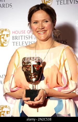 actress-jessica-hynes-poses-with-her-award-for-best-female-comedy