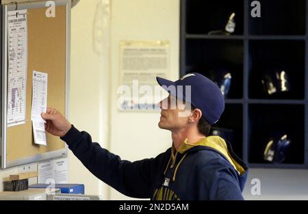 Brewers hire Craig Counsell as manager after firing Ron Roenicke