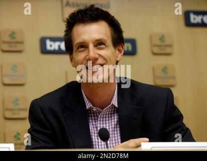 Craig Counsell replaces Ron Roenicke as Milwaukee manager