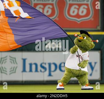 Fans, mascots celebrate Astros' Orbit's birthday 