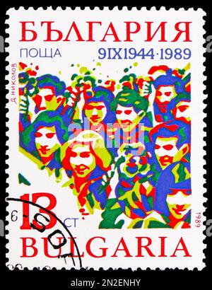 MOSCOW, RUSSIA - FEBRUARY 4, 2023: Postage stamp printed in Bulgaria shows Foule enthousiaste, 45th Anniversary of the Socialist Revolution serie, cir Stock Photo