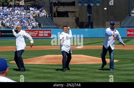 Dodgers opening day first pitch: Valenzuela, Orel Hershiser, Eric