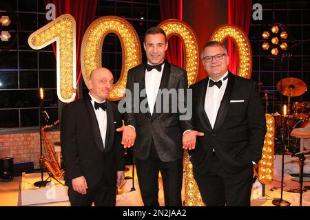 Bernhard Hoecker, Kai Pflaume and Elton attend the 'Wer weiß denn sowas?' 1000th Anniversary Photocall on February 6, 2023 in Hamburg, Germany. Stock Photo