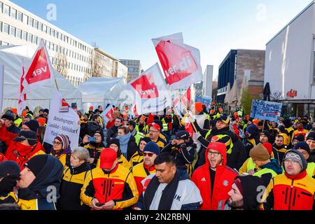 Nuremberg, Germany. 07th Feb, 2023. Second day of the nationwide warning strike at Deutsche Post: In Nuremberg, striking postal and DHL employees demonstrate for their demand for a 15 percent wage increase at Kornmarkt. Credit: Daniel Löb/dpa/Alamy Live News Stock Photo