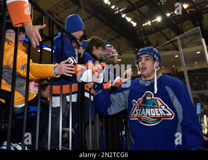 LOOK: Islanders wear 'fisherman' logo during warmups 