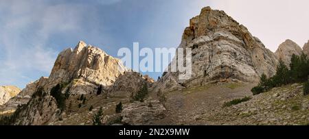 Panoramic view of Sierra del Cadí mountain range from its northern side base (Alt Urgell, Lleida, Pre-Pyrenees, Cataluña, Spain) Stock Photo