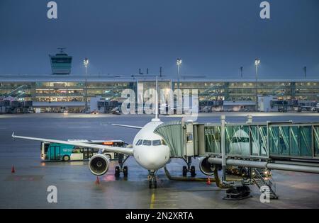 Flugzeug, Rollfeld, Flughafen München Franz Josef Strauß, München, Deutschland Stock Photo