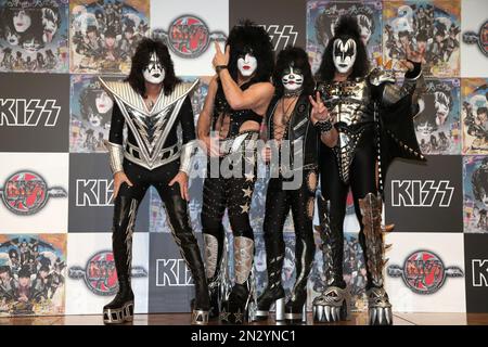 Image of Members of the rock group KISS and actors (L-R) Edward