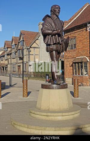 Created by sculptor James Butler, the new £100,000 bronze statue of the Bard William Shakespeare is located on Henley Street in Stratford-upon-Avon.. Stock Photo