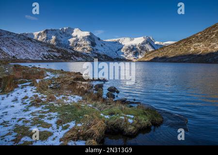 West across Llyn Ogwen and the snow covered Snowdonia Mountains, Gwynedd, North Wales Stock Photo