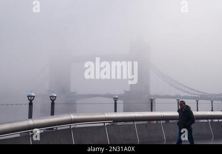 London, England, UK. 7th Feb, 2023. A view of Tower Bridge as thick fog covers the capital. (Credit Image: © Vuk Valcic/ZUMA Press Wire) EDITORIAL USAGE ONLY! Not for Commercial USAGE! Stock Photo