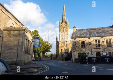 Church of Ireland in and Ye Olde Castle bar in Donegal Town, County Donegal, Ireland Stock Photo