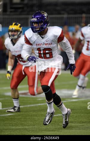 Atlanta Falcons safety Dean Marlowe (21) warms up before a