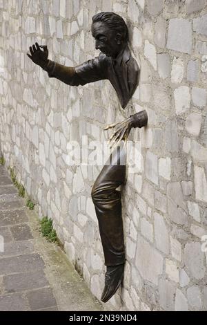 Le passe-muraille, Montmartre, Paris, Ile de France, France Stock Photo