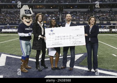 Dallas Cowboys mascot Rowdy, motivates tailgaters before the first half of  a NFL football game against the Tampa Bay Buccaneers in Arlington, Texas,  Sunday, Sept. 11, 2022. (AP Photo/Ron Jenkins Stock Photo 