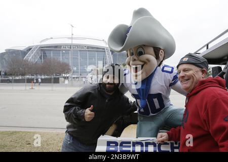 Dallas Cowboys cornerback Orlando Scandrick, left, has a discussion with  Rowdy the mascot before the Cowboys training camp at the Alamodome in San  Antonio, Texas, Thursday, July 30, 2009. (Photo by Ron