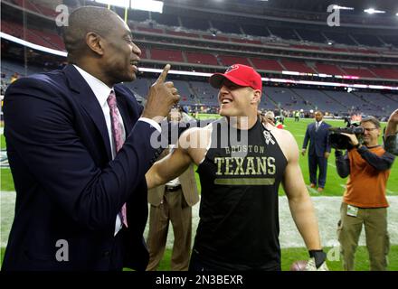 Defensive lineman Gary Burley of the Cincinnati Bengals waves to