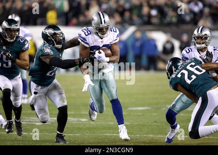 Dallas Cowboys DeMarco Murray rushes as Seattle Seahawks Clinton McDonald  gives chase during the first quarter at Cowboys Stadium in Arlington, Texas  on November 6, 2011. UPI/Ian Halperin Stock Photo - Alamy