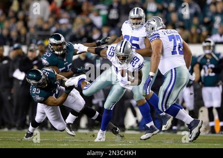 Dallas Cowboys DeMarco Murray rushes as Seattle Seahawks Clinton McDonald  gives chase during the first quarter at Cowboys Stadium in Arlington, Texas  on November 6, 2011. UPI/Ian Halperin Stock Photo - Alamy