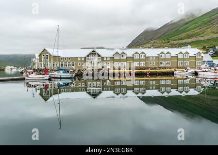 Siglo Hotel along the dock in the harbor of Siglufjörður, a small fishing town of approximately 1300 people, on a narrow fjord of the same name on ... Stock Photo