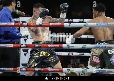 Devin Haney vs George Kambosos Stock Photo