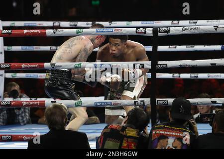 Devin Haney vs George Kambosos Stock Photo