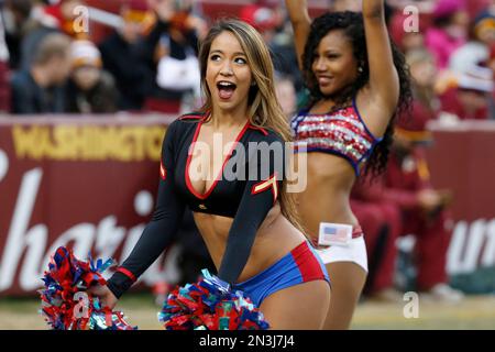 NOV 16, 2014 : Washington Redskins cornerback Bashaud Breeland (26) awaits  the snap during the matchup between the Tampa Bay Buccaneers and the  Washington Redskins at FedEx Field in Landover, MD Stock Photo - Alamy