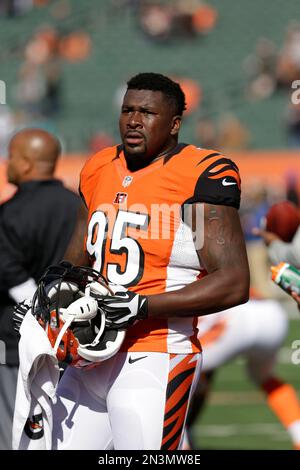 Cincinnati Bengals defensive end Wallace Gilberry warms up before an NFL  football game against the Chicago Bears Sunday, Sept. 8, 2013, in Chicago.  (AP Photo/Charles Rex Arbogast Stock Photo - Alamy