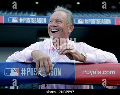 Kansas City Royals hall of famer George Brett watches practice during  spring training baseball Thursday, Feb. 23, 2006 in Surprise, Ariz. (AP  Photo/Charlie Riedel Stock Photo - Alamy