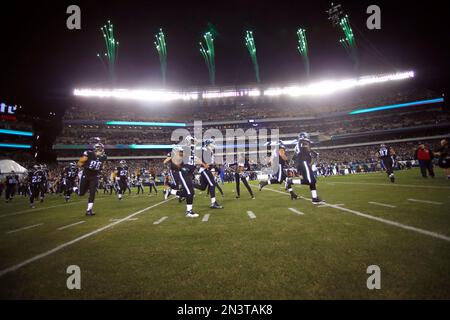 Philadelphia Eagles players take the field and greet the hundreds of Sandy  Hook Elementary School students, victim family members and school faculty  members before playing the New York Giants in week 17